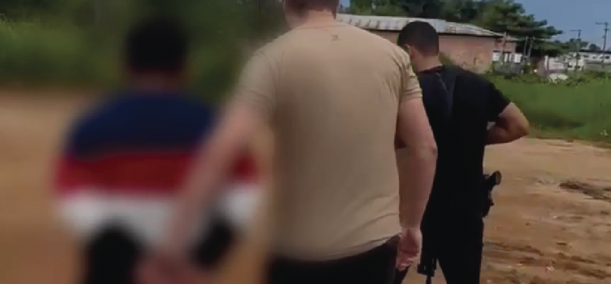 A Polícia Civil do Amazonas (PC-AM), por meio da 59ª Delegacia Interativa de Polícia (DIP) de Japurá (a 744 quilômetros de Manaus), prendeu em flagrante, na quinta-feira (21), um homem de idade não informada, por agredir fisicamente sua companheira, também de idade não revelada, deixando-a inconsciente por cerca de uma hora. A prisão foi efetuada no município.